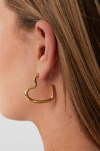 Afbeelding in Gallery-weergave laden, open heart earrings
