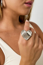 Afbeelding in Gallery-weergave laden, Large heart statement ring
